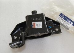 MOTOR BAĞLANTI TAKOZU KULAĞI SOL (YAĞLI) HYUNDAI İ...